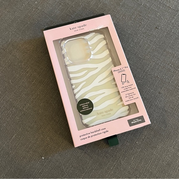 Kate Spade New York Protective Hardshell iPhone Case - White Zebra iPhone 14 NIB - Picture 6 of 7